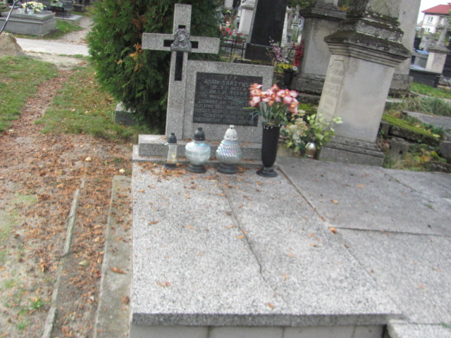 Grób Adam  Sarzyński 